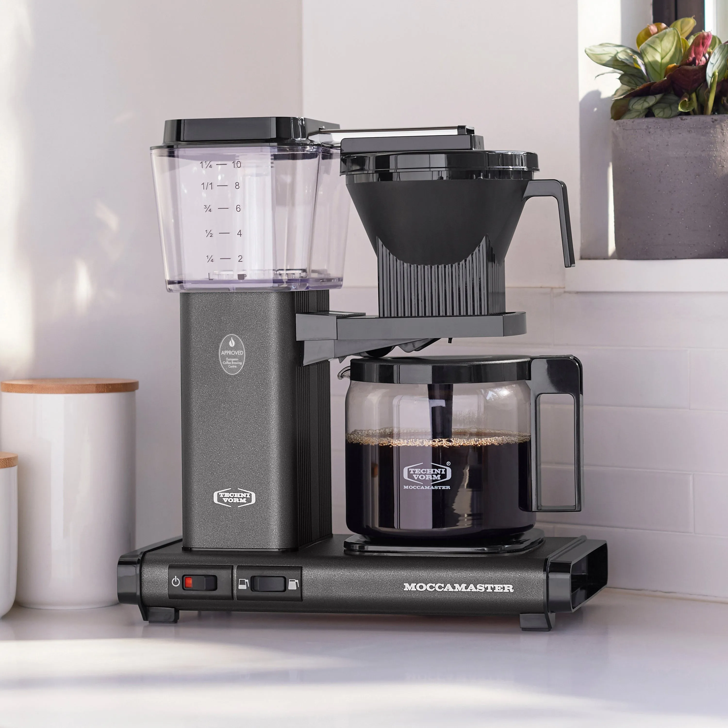 Moccamaster KBGV Select in Stone Grey, plate 2